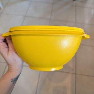 Vtg Tupperware Bowl W/ Lid